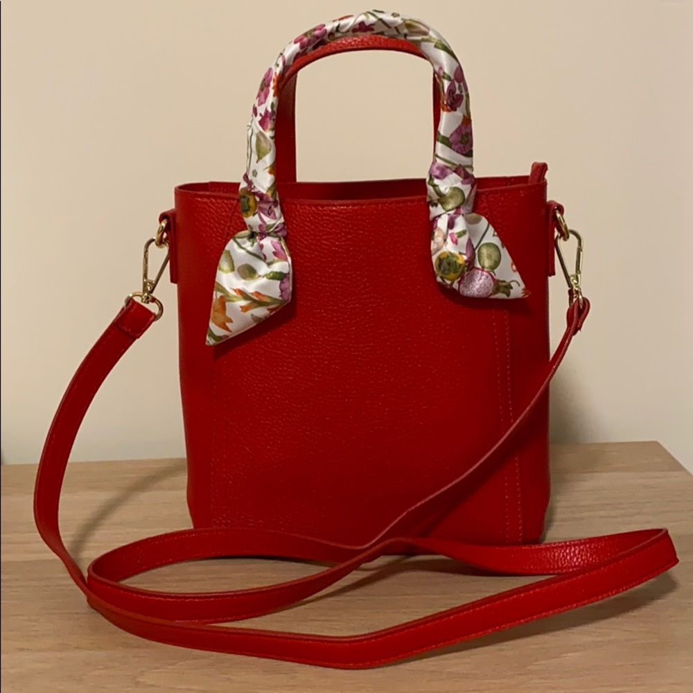 On Sale❤️Beautiful Red Crossbody By Estée Lauder